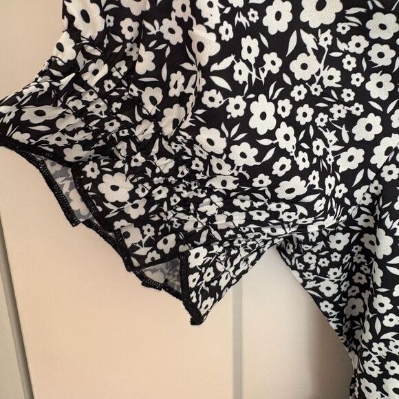 Women’s Black Floral Pleated Midi Dress V-Neck Puff Sleeve Size L New - Picture 8 of 12